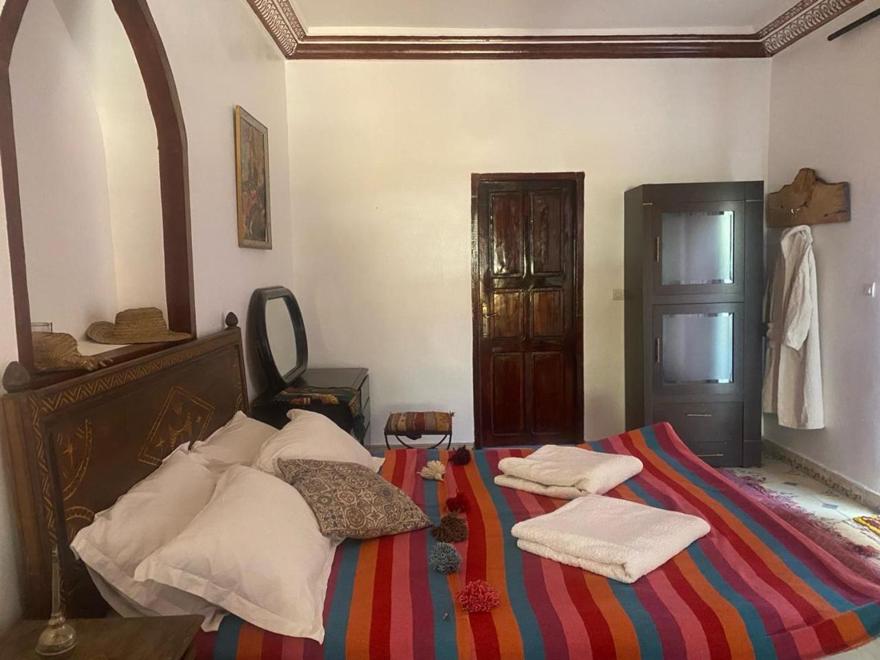 Riad Malak Уирган Экстерьер фото
