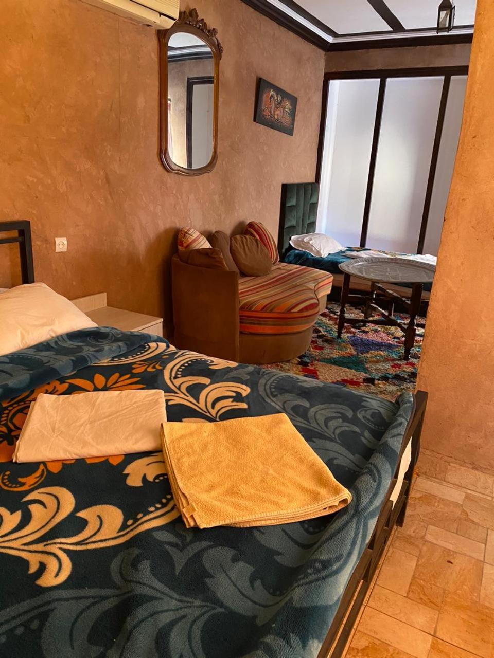 Riad Malak Уирган Номер фото
